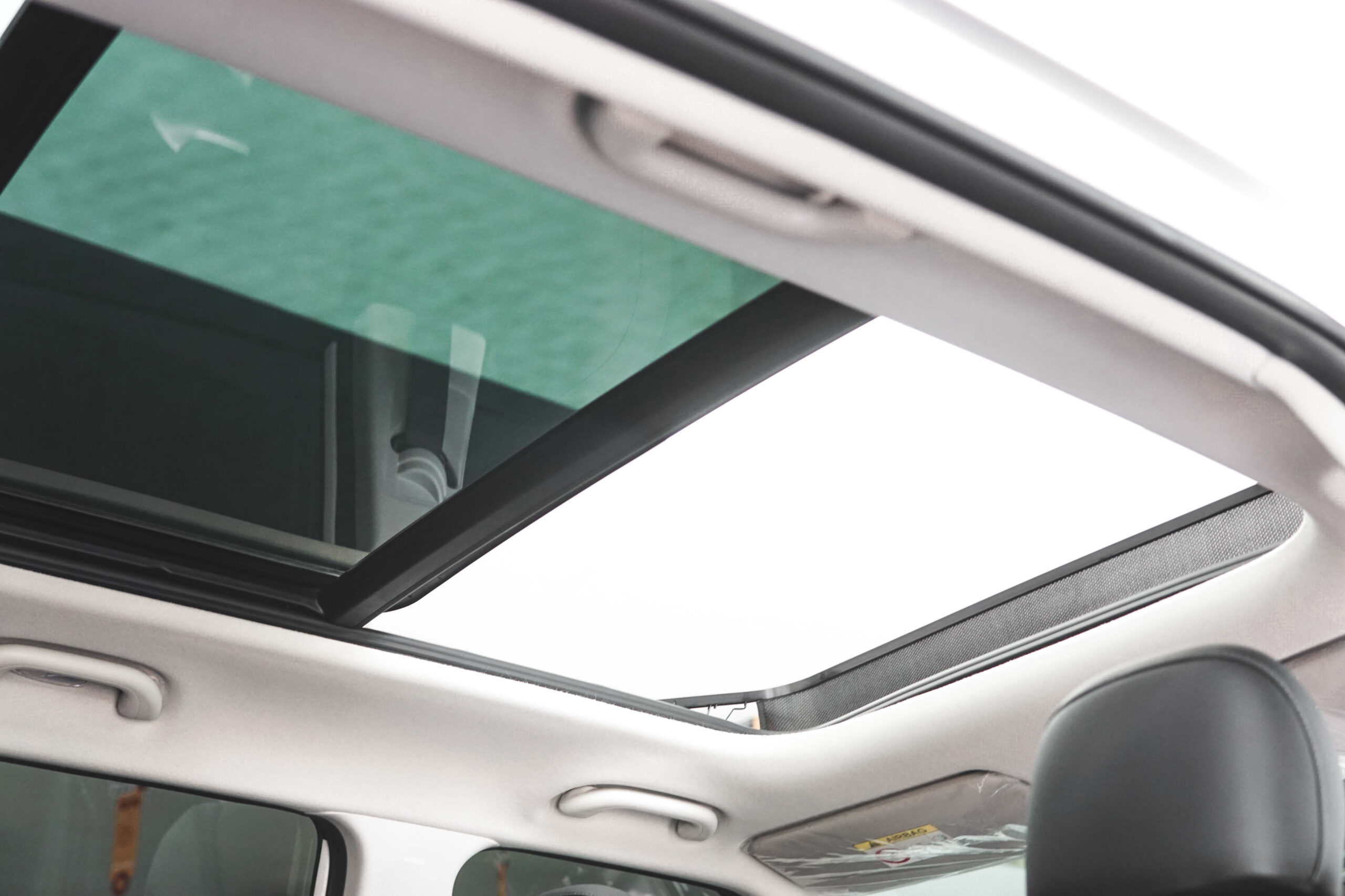Sunroof Elektrik untuk Mobil Sport Kelebihan dan Kekurangannya yang Perlu Dipertimbangkan